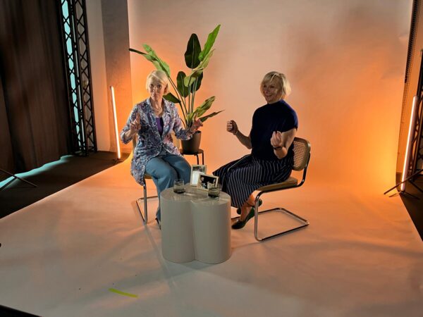 FRAU TV A&@ 06-25